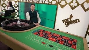 Pengguna menikmati hiburan sports dan casino dengan perangkat mobile